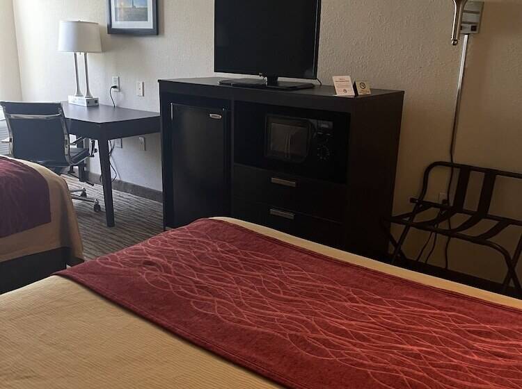 Отель Inn At Clinton