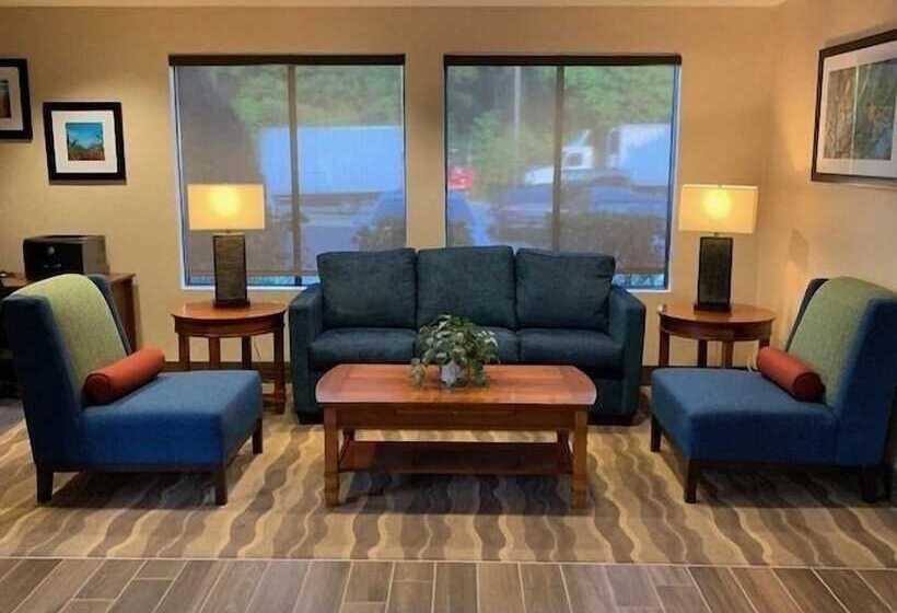 Отель Inn At Clinton