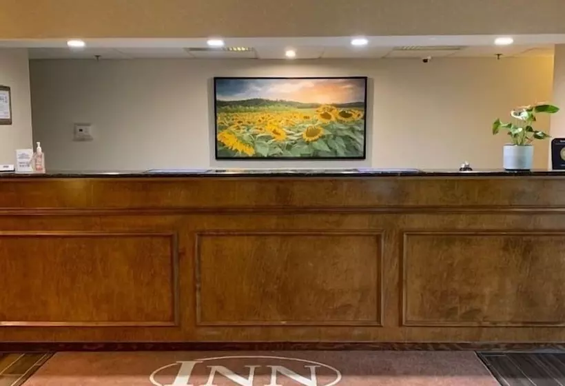 Отель Inn At Clinton