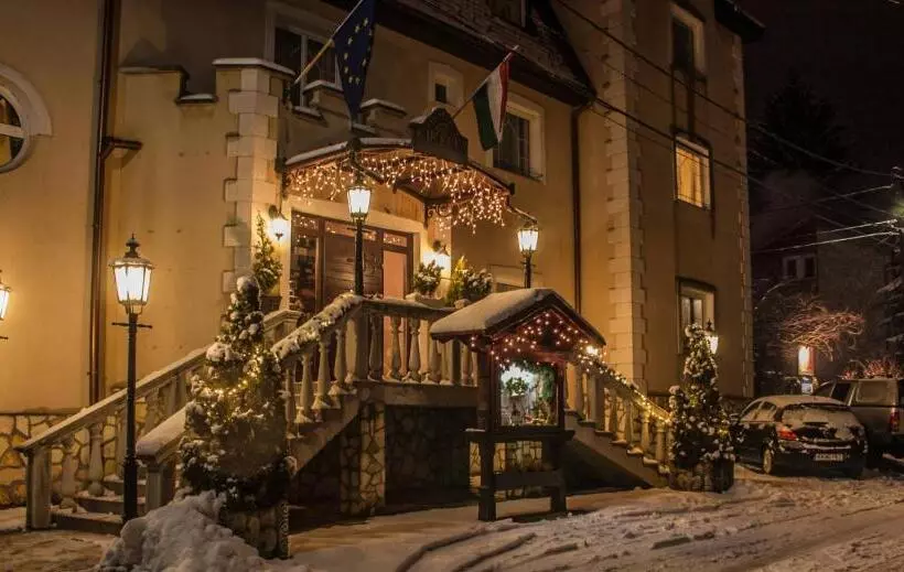 فندق Kikelet Club