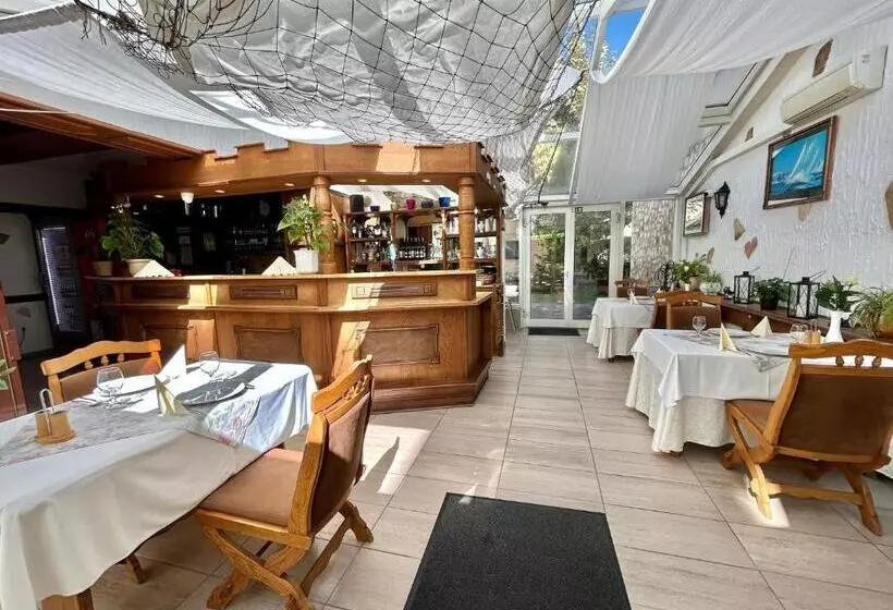 فندق Kikelet Club