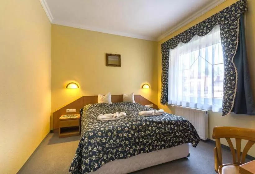 فندق Kikelet Club