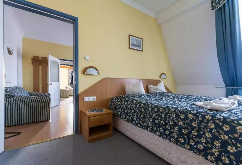 فندق Kikelet Club