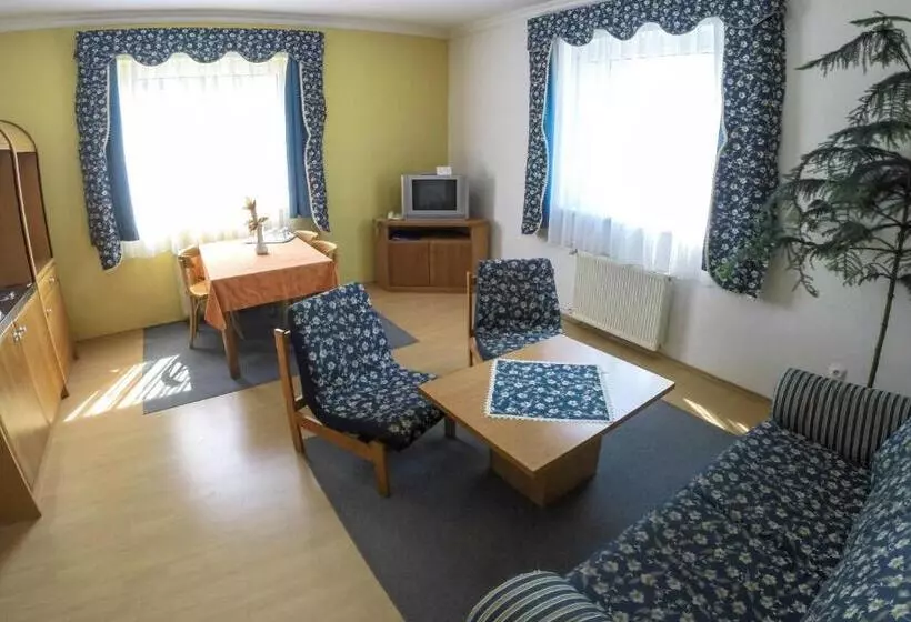 فندق Kikelet Club