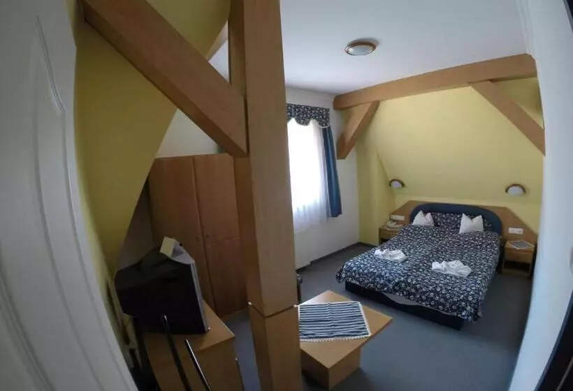 فندق Kikelet Club