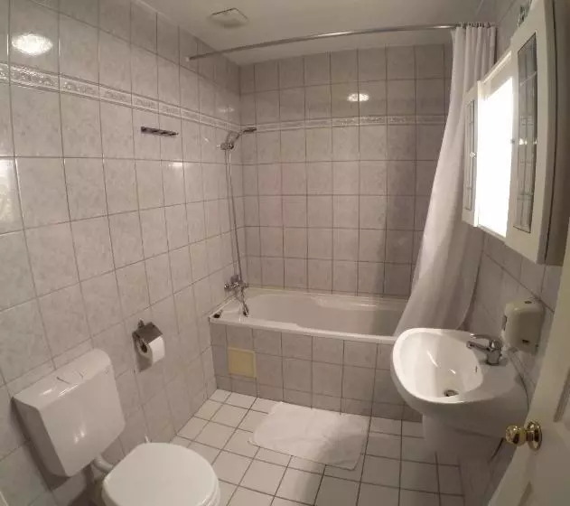 فندق Kikelet Club