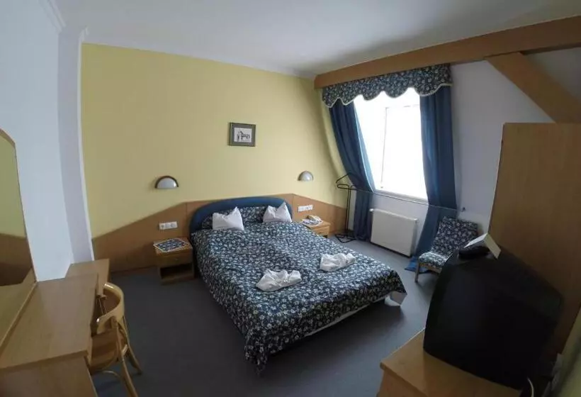 فندق Kikelet Club