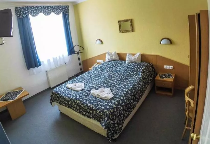 فندق Kikelet Club