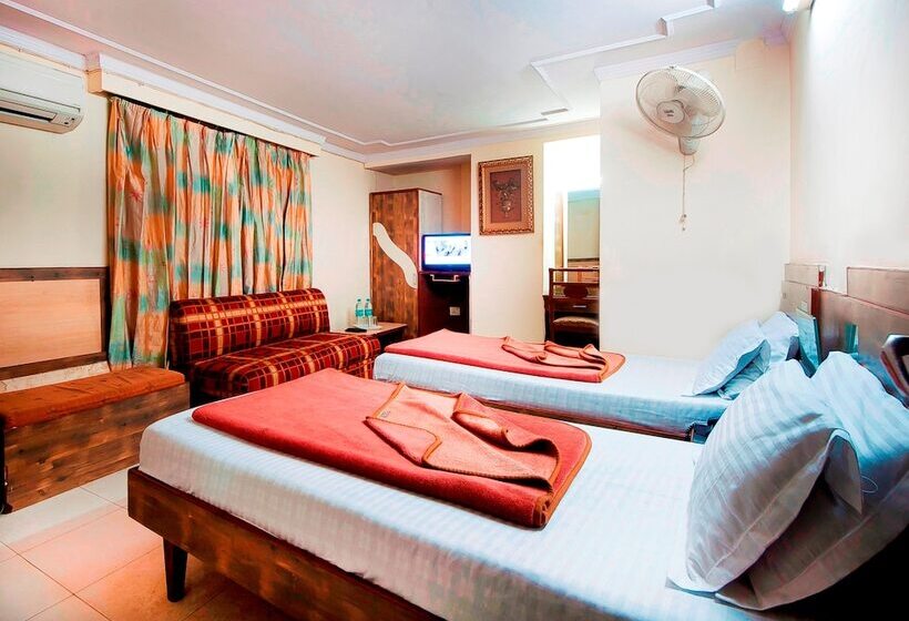 Hotel The Tourist 1 Min From New Delhi Railway Station