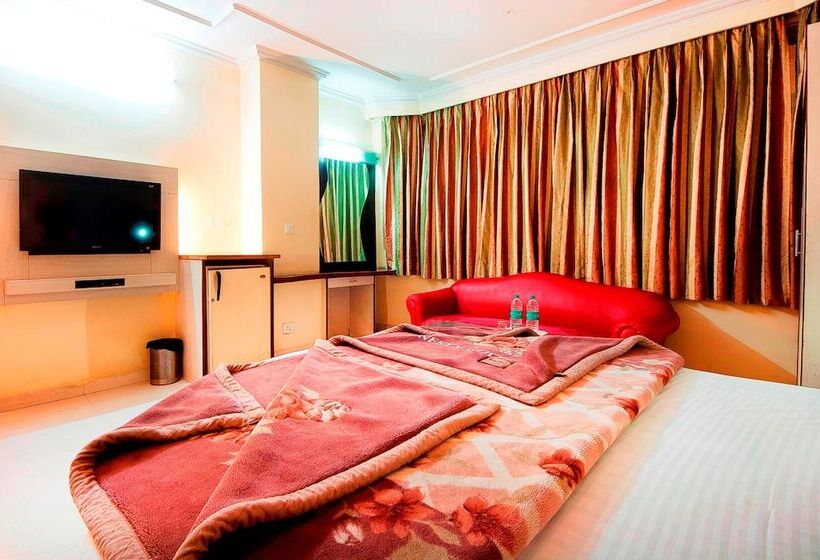 Hotel The Tourist 1 Min From New Delhi Railway Station