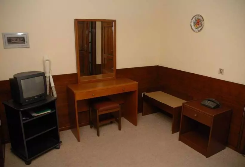 Niki Hotel Apartments