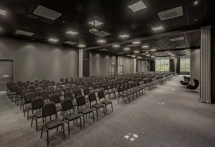 ホテル Intercity Canoas