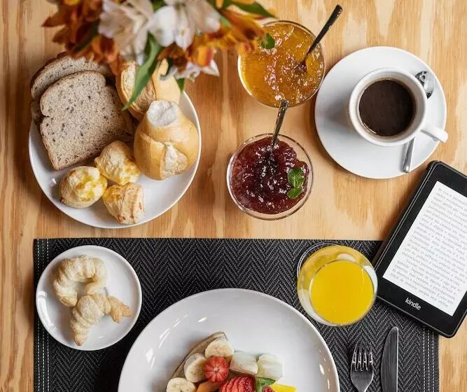 ホテル Intercity Canoas