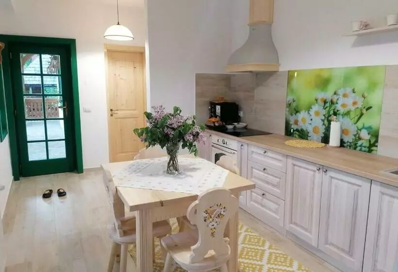 Pensiunea Căsuța Din Deal