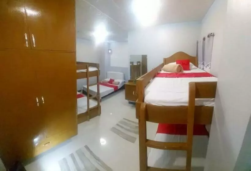 ホテル Reddoorz Hostel @ Ritz Place Baguio