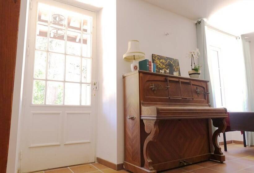 פנסיון La Tour De Coron