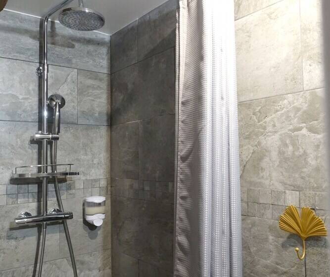 פנסיון La Tour De Coron