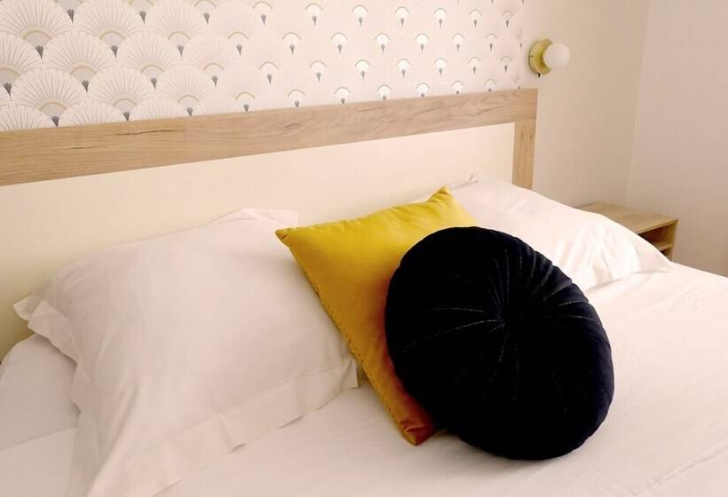 פנסיון La Tour De Coron