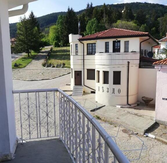 فندق хотел бялата роза