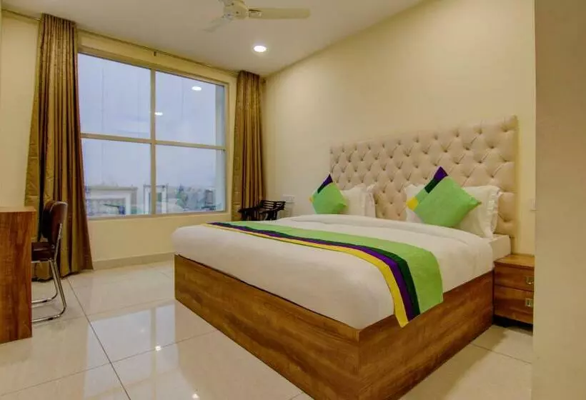 Fabhotel Prime Royals Orchard