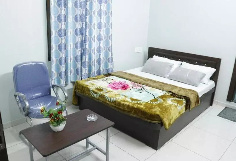 Hotelli Center Point Kuchaman City