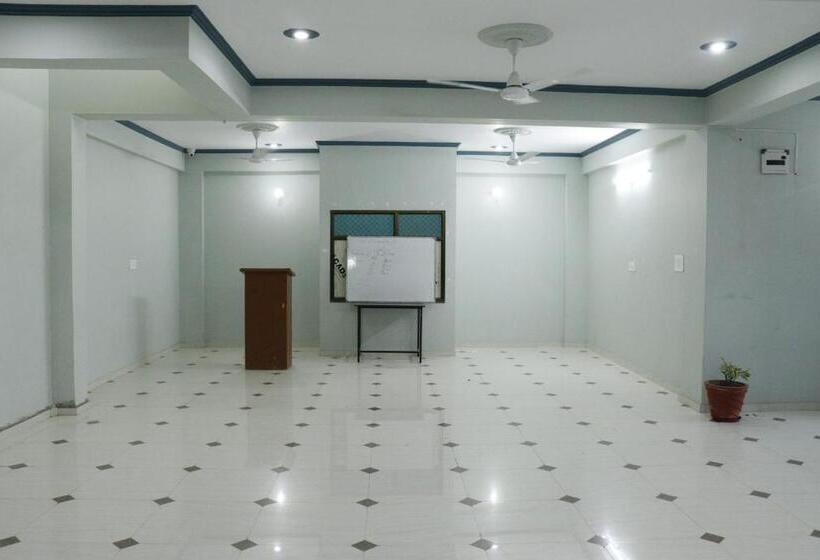 Отель Center Point Kuchaman City