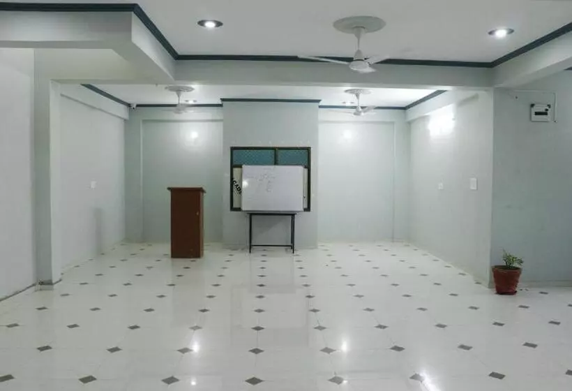Hotelli Center Point Kuchaman City