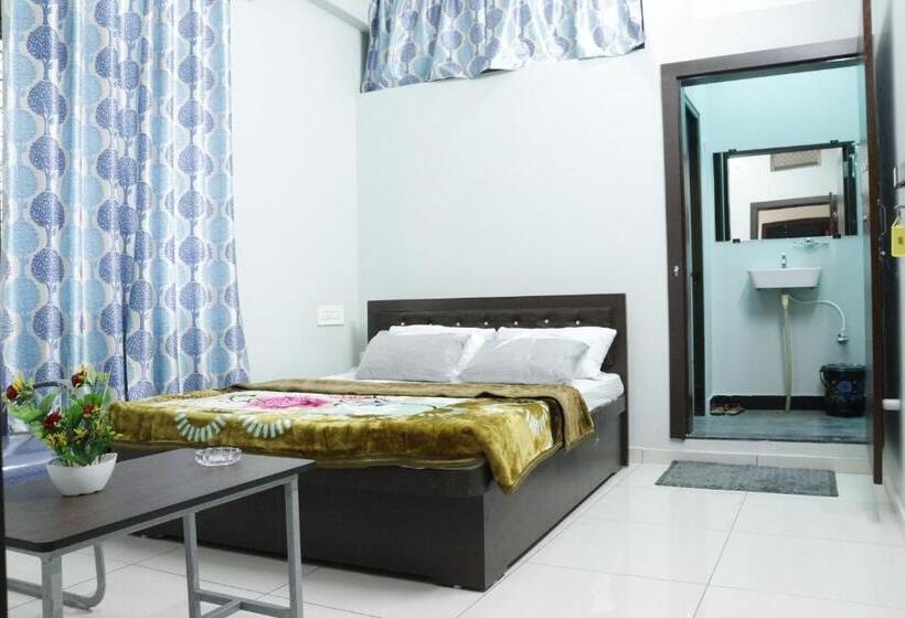 Отель Center Point Kuchaman City