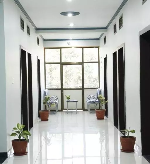 Hotelli Center Point Kuchaman City