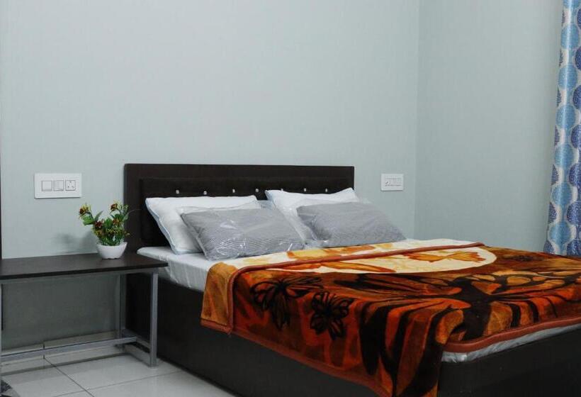 Отель Center Point Kuchaman City