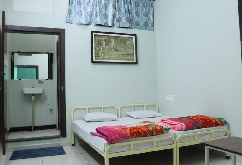 Отель Center Point Kuchaman City