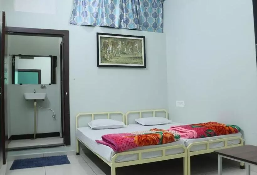 Hotelli Center Point Kuchaman City