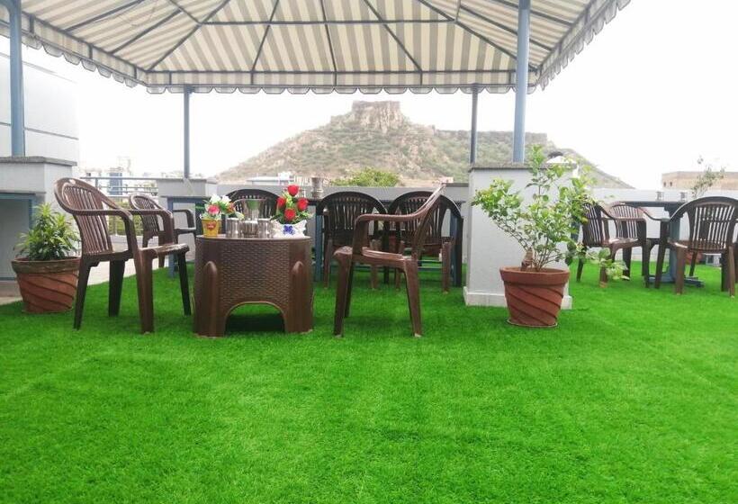 Отель Center Point Kuchaman City