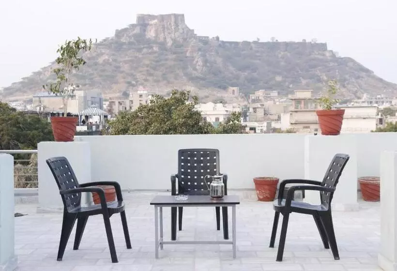 Hotelli Center Point Kuchaman City