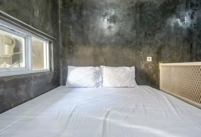 Hotelli Reddoorz Near Jumbo Mall Sragen