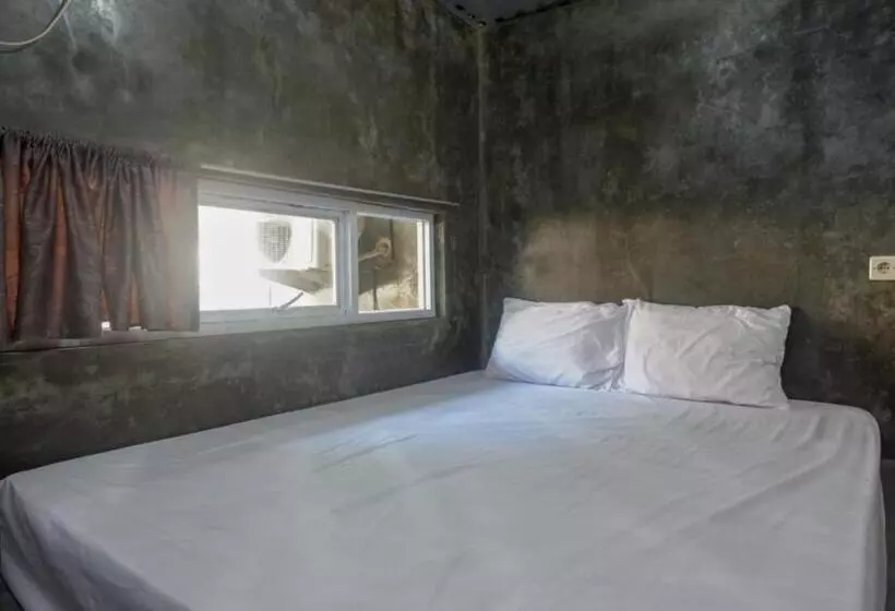 Hotelli Reddoorz Near Jumbo Mall Sragen