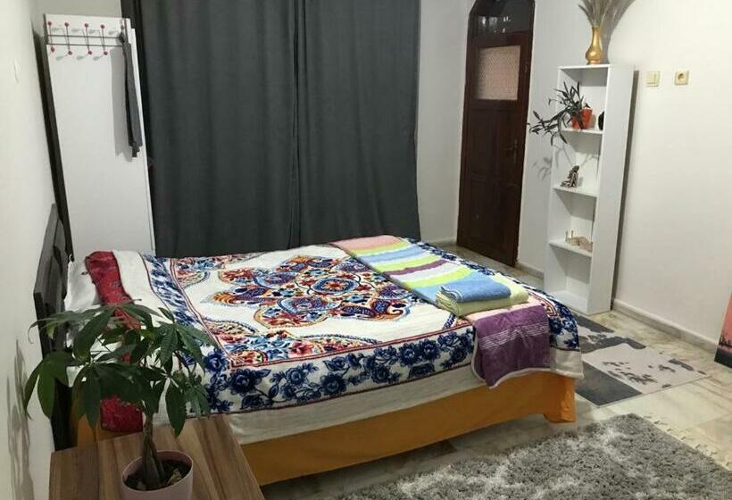 تختخواب و صبحانه Floki