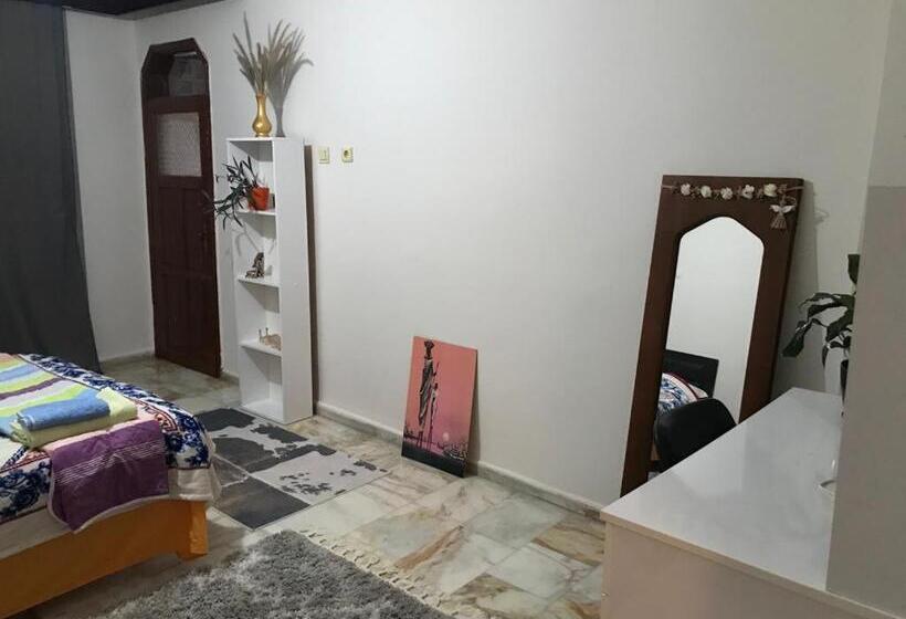 تختخواب و صبحانه Floki