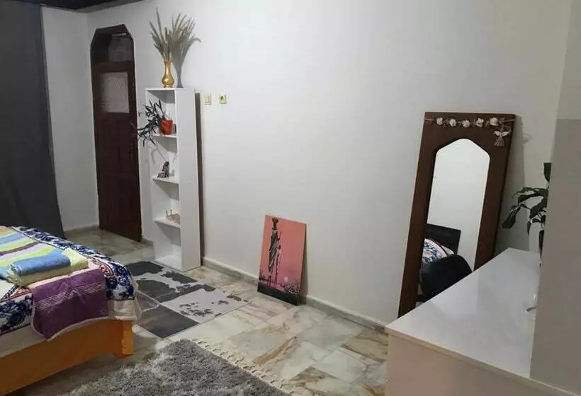 تختخواب و صبحانه Floki
