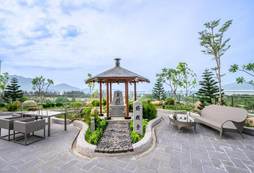 هتل Danang Mikazuki Villas & Spa