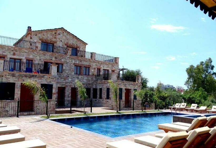 בית מלון כפרי Limni Resort