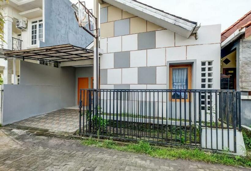 فندق Oyo 91239 Kost Rosandy House Yogyakarta
