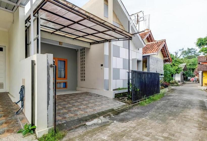 فندق Oyo 91239 Kost Rosandy House Yogyakarta
