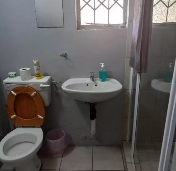 ペンション Emangweni Guestlodge