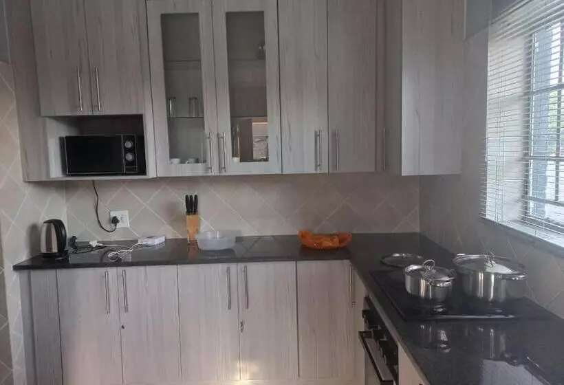 ペンション Emangweni Guestlodge