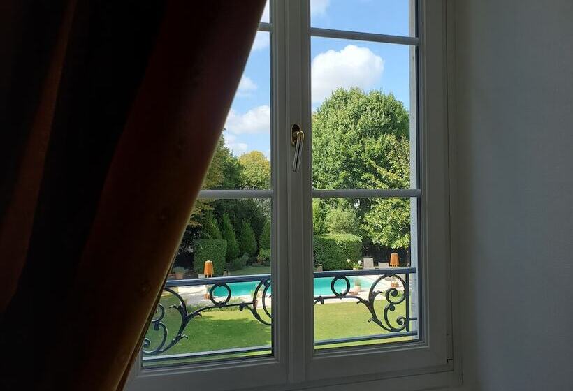 بنسيون Logis Des Tourelles