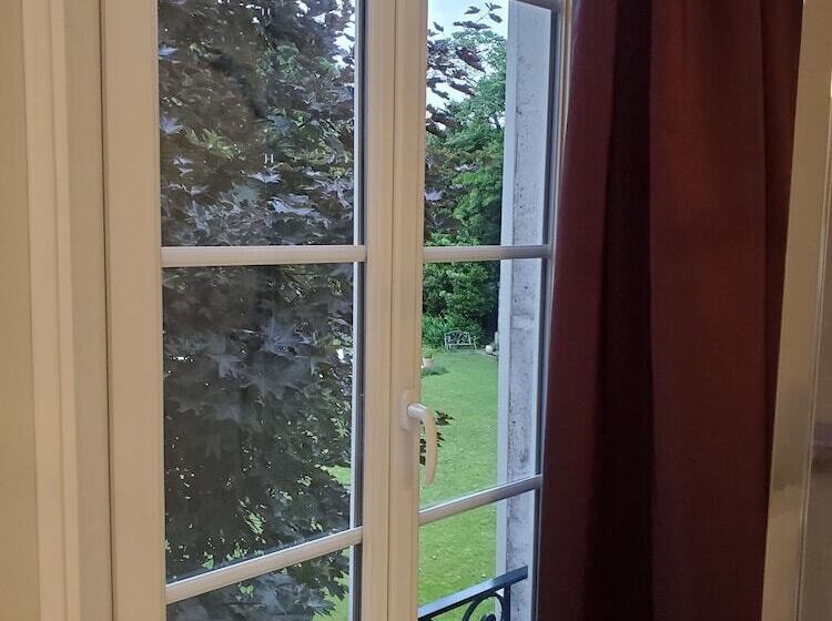 بنسيون Logis Des Tourelles