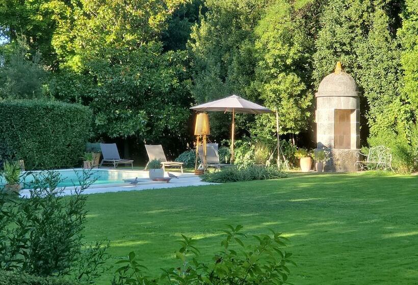 بنسيون Logis Des Tourelles