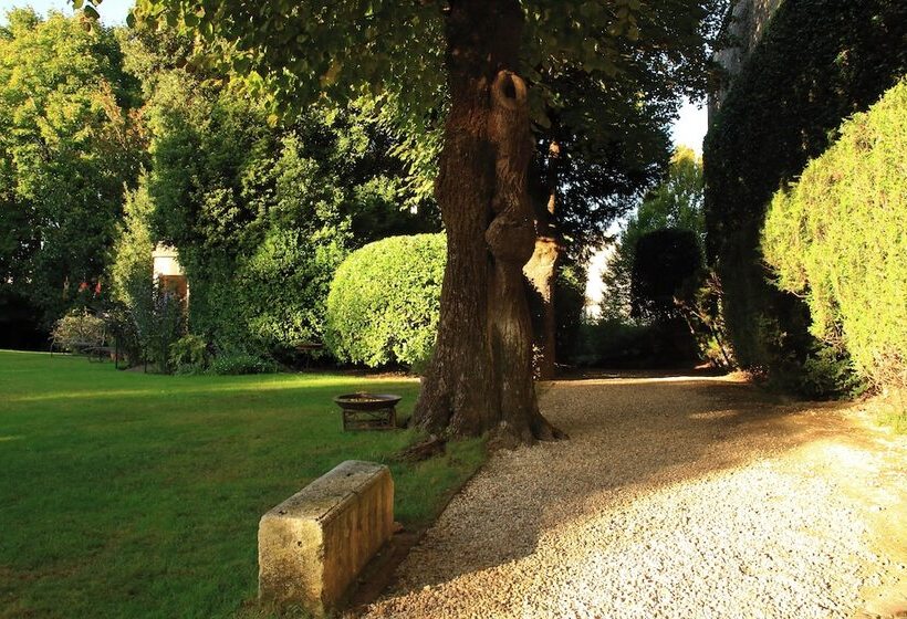 بنسيون Logis Des Tourelles