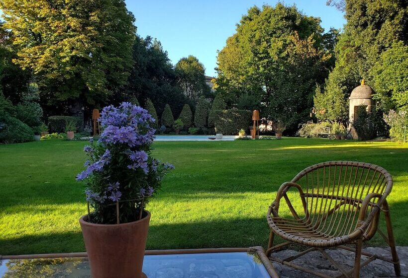 بنسيون Logis Des Tourelles